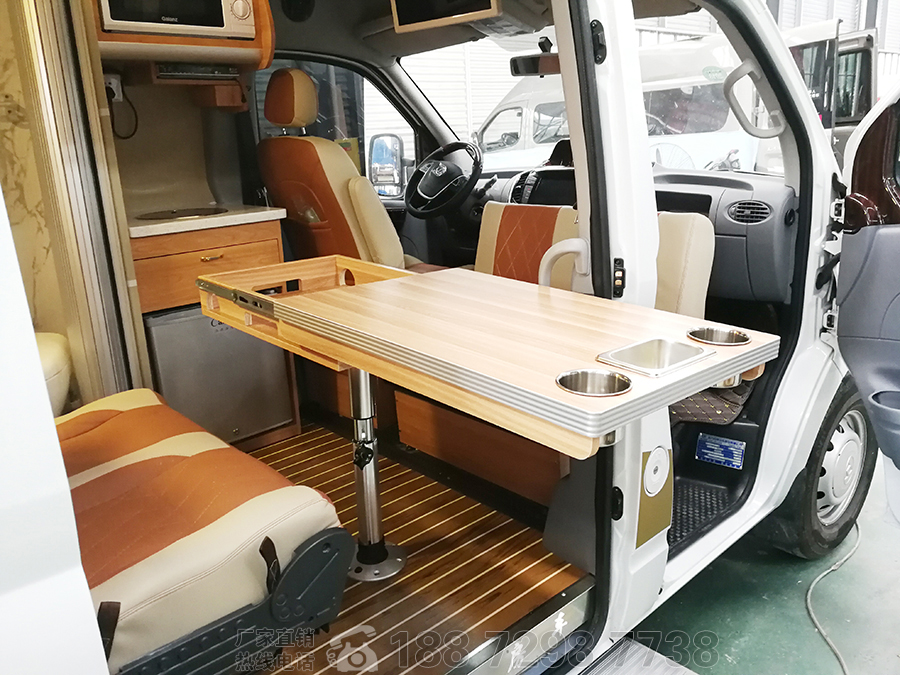 上汽大通V80短軸中頂自動擋五座房車內飾5